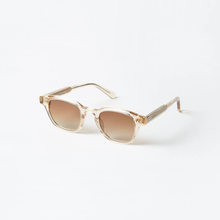 Ladda upp bild till gallerivisning, Chimi Eyewear - 01 Ecru - Solglasögon i vår butik i Falkenberg - Boys 2 Men - Herrkläder och Mode online