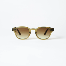Ladda upp bild till gallerivisning, Chimi Eyewear - 01 Green - Solglasögon i vår butik i Falkenberg - Boys 2 Men - Herrkläder och Mode online
