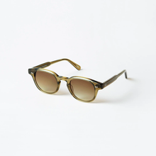 Ladda upp bild till gallerivisning, Chimi Eyewear - 01 Green - Solglasögon i vår butik i Falkenberg - Boys 2 Men - Herrkläder och Mode online
