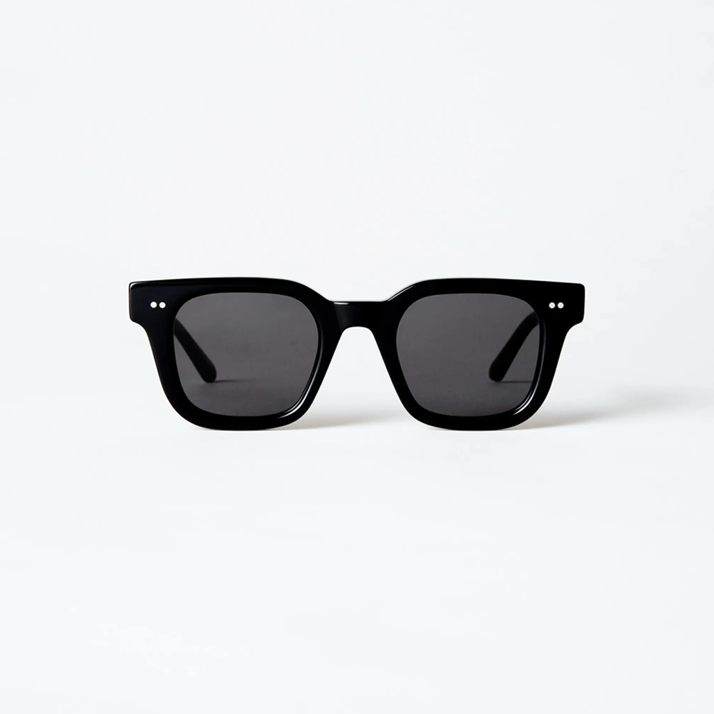 Chimi Eyewear - 04 Black - Solglasögon i vår butik i Falkenberg - Boys 2 Men - Herrkläder och Mode online