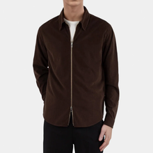 Ladda upp bild till gallerivisning, Aden cord zip Java
Brun zip-skjorta i manchestertyg från Ciszere, detta mycket omtyckta plagg finns i flera färger och är ett signifikativt plagg från varumärket.
Slim fit
Baby cord (smalspårigt manchestertyg)
Normal storlek
Se mer av vårt sortiment från Cizsere här.