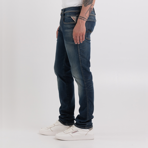 Utforska Replay Jeans för män för en perfekt stil- och komfortkombination. Besök vår webbshop eller butik i Falkenberg för att uppleva kvaliteten själv - Anbass - hyperflex - 604