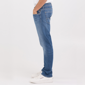 Replay Jeans - Grover -573 602 - Utforska Replay Jeans för män för en perfekt stil- och komfortkombination. Besök vår webbshop eller butik i Falkenberg för att uppleva kvaliteten själv.