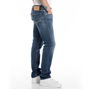 Replay Grover 727 612 - Straight fit jeans för herr. Upptäck den perfekta balansen mellan stil och komfort hos Boys 2 Men i Falkenberg