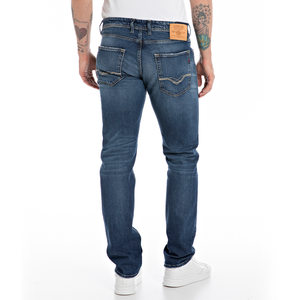 Replay Grover 727 612 - Straight fit jeans för herr. Upptäck den perfekta balansen mellan stil och komfort hos Boys 2 Men i Falkenberg