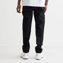 Ladda upp bild till gallerivisning, Utforska Woodbird senaste tillskott, Doc Jeans Black. Tillverkade av mjuk bomull utan stretch och med en modern tapered fit, erbjuder dessa stentvättade jeans både stil och komfort. Perfekt för en avslappnad look med maximal komfort och ett prisvärt alternativ för en uppgraderad stil hos Boys 2 Men i Falkenberg.