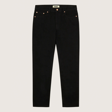 Ladda upp bild till gallerivisning, Utforska Woodbird senaste tillskott, Doc Jeans Black. Tillverkade av mjuk bomull utan stretch och med en modern tapered fit, erbjuder dessa stentvättade jeans både stil och komfort. Perfekt för en avslappnad look med maximal komfort och ett prisvärt alternativ för en uppgraderad stil hos Boys 2 Men i Falkenberg.