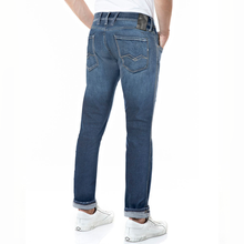 Ladda upp bild till gallerivisning, Anbass 661 RI12 Medium Blue Blåa Hyperflex Jeans från Replay i populära passformen Anbass. Dessa slimfit jeans funkar lika bra året om och kommer uppdatera garderoben och dina favoritplagg till nya grader av stil. 
