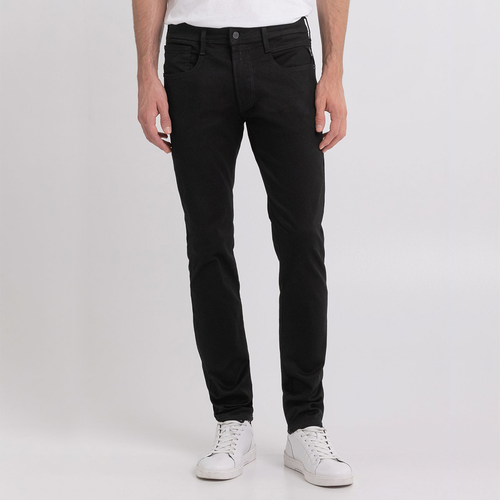 Replay Anbass 661 FB1 Black Svarta Jeans i populära kvalitén Hyperflex, en perfekt jeans för dig som vill ha stil blandat med komfort. Passformen är en small jeans med mycket stretch utan att bli 