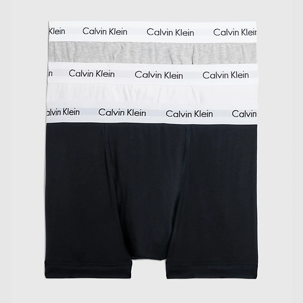Calvin Klein 3P Low Rise Trunk Black Grey Klassiska kalsonger från Calvin Klein. Boxer Brief 3-pack är kalsonger med normalt ben i svart, vitt och grått med vitt färgat kontrast band från Calvin Klein. Se mer av vårt utbud från Calvin Klein Underwear online eller i vår butik i Falkenberg.