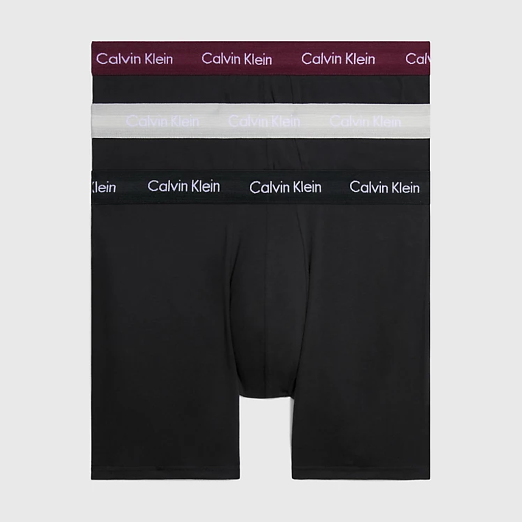 Calvin Klein 3P Boxer Breif Klassiska kalsonger från Calvin Klein. Boxer Breif 3-pack är kalsonger med längre ben i svart med färgat kontrast band från Calvin Klein. Se mer av vårt utbud från Calvin Klein Underwear online eller i vår butik i Falkenberg.