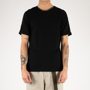 Core Tee Black Svart T-shirt i bomull från Ljung i normal passform. Snygg och stilren bas t-shirt som gör jobbet för dig i din garderob. Finns alltid i vår butik och för det mesta i flera olika färger. En riktigt trotjänare som alltid levererar. 